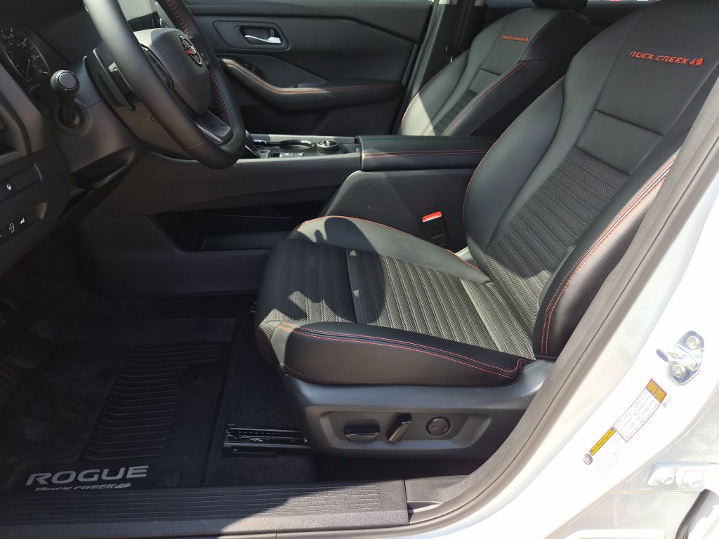 Certified 2026 Nissan Rogue SV AWD/4WD image 17