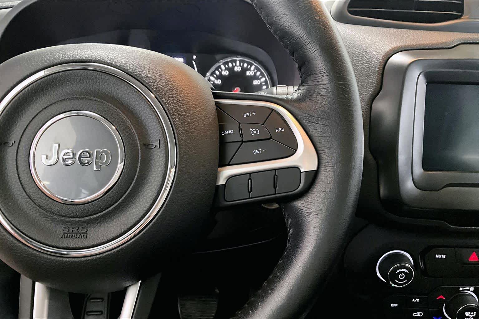 Used 2018 Jeep Renegade Latitude w/ Cold Weather Group AWD/4WD image 22