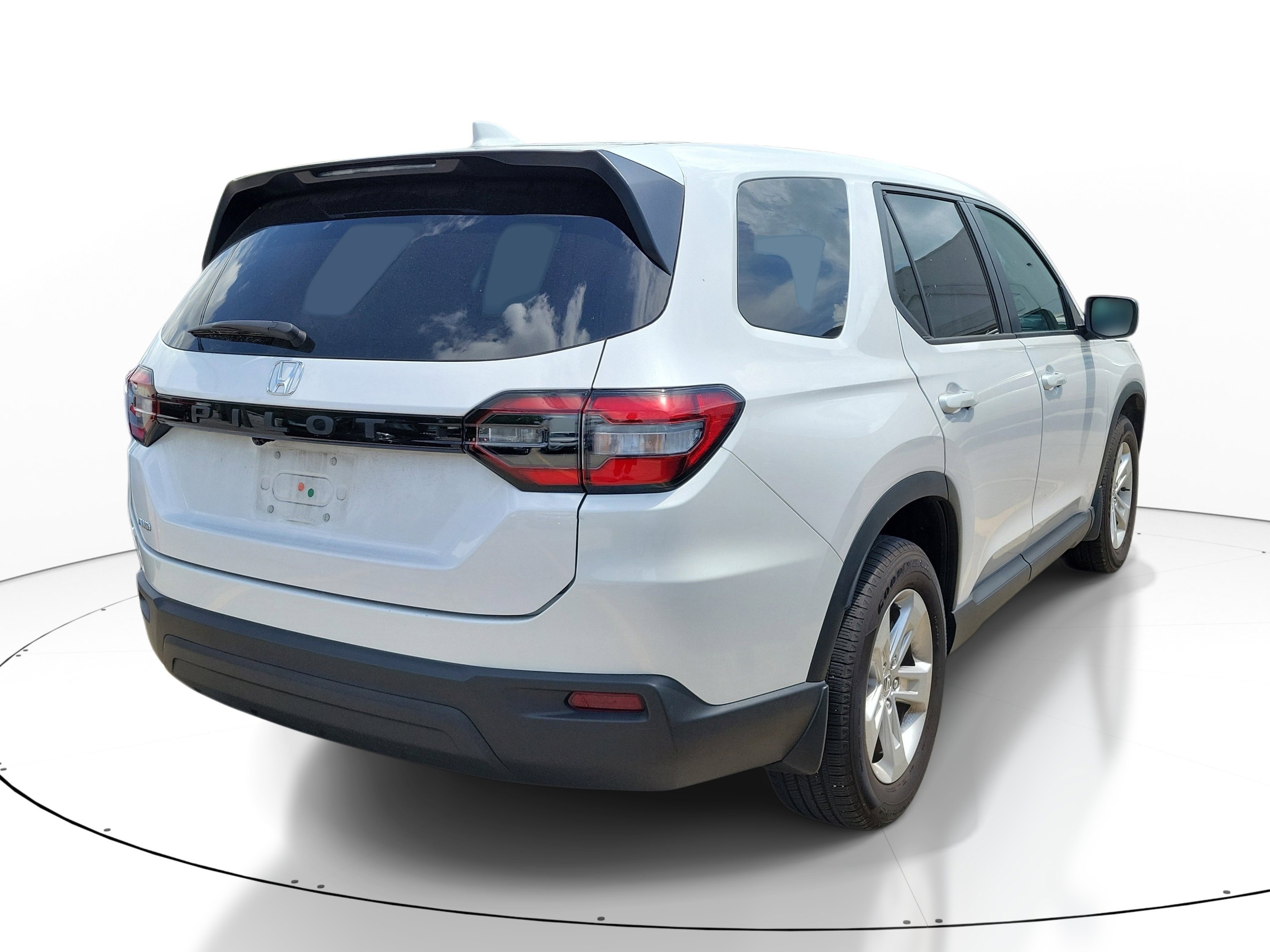 Used 2023 Honda Pilot LX image 6