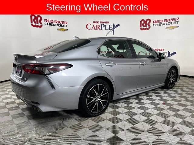 Used 2024 Toyota Camry SE image 9