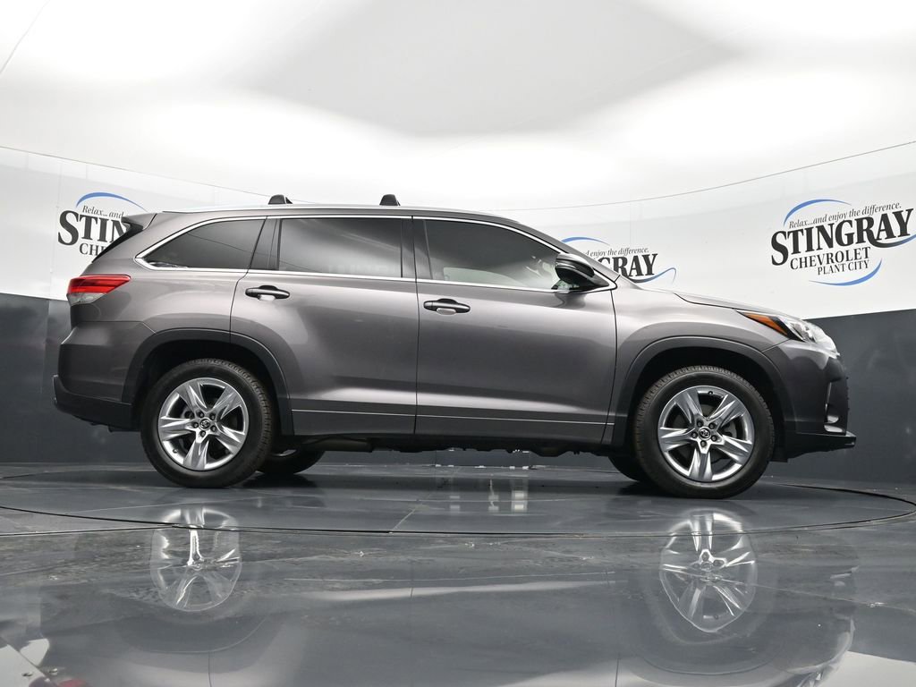 Used 2017 Toyota Highlander Limited image 24