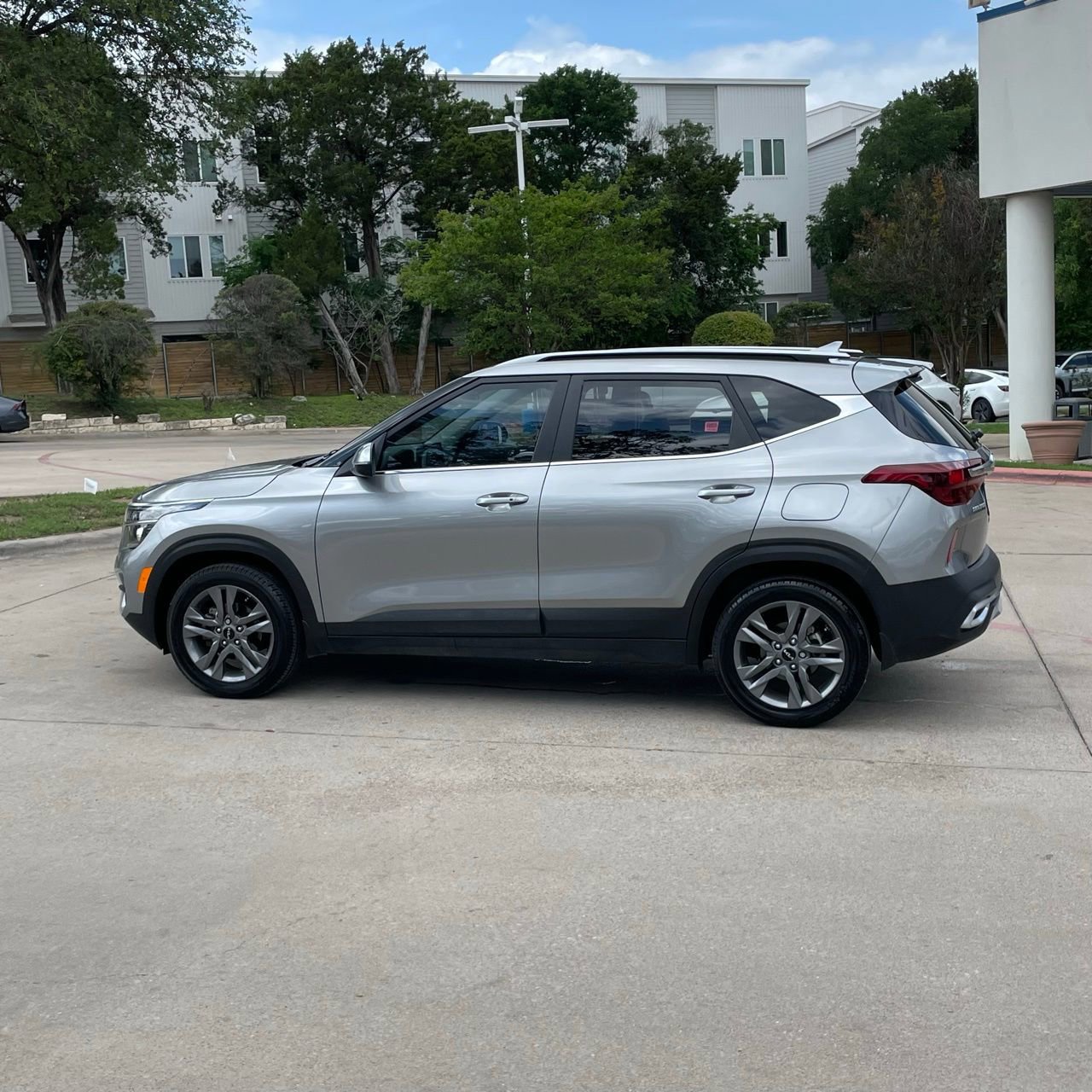 Used 2023 Kia Seltos S image 3