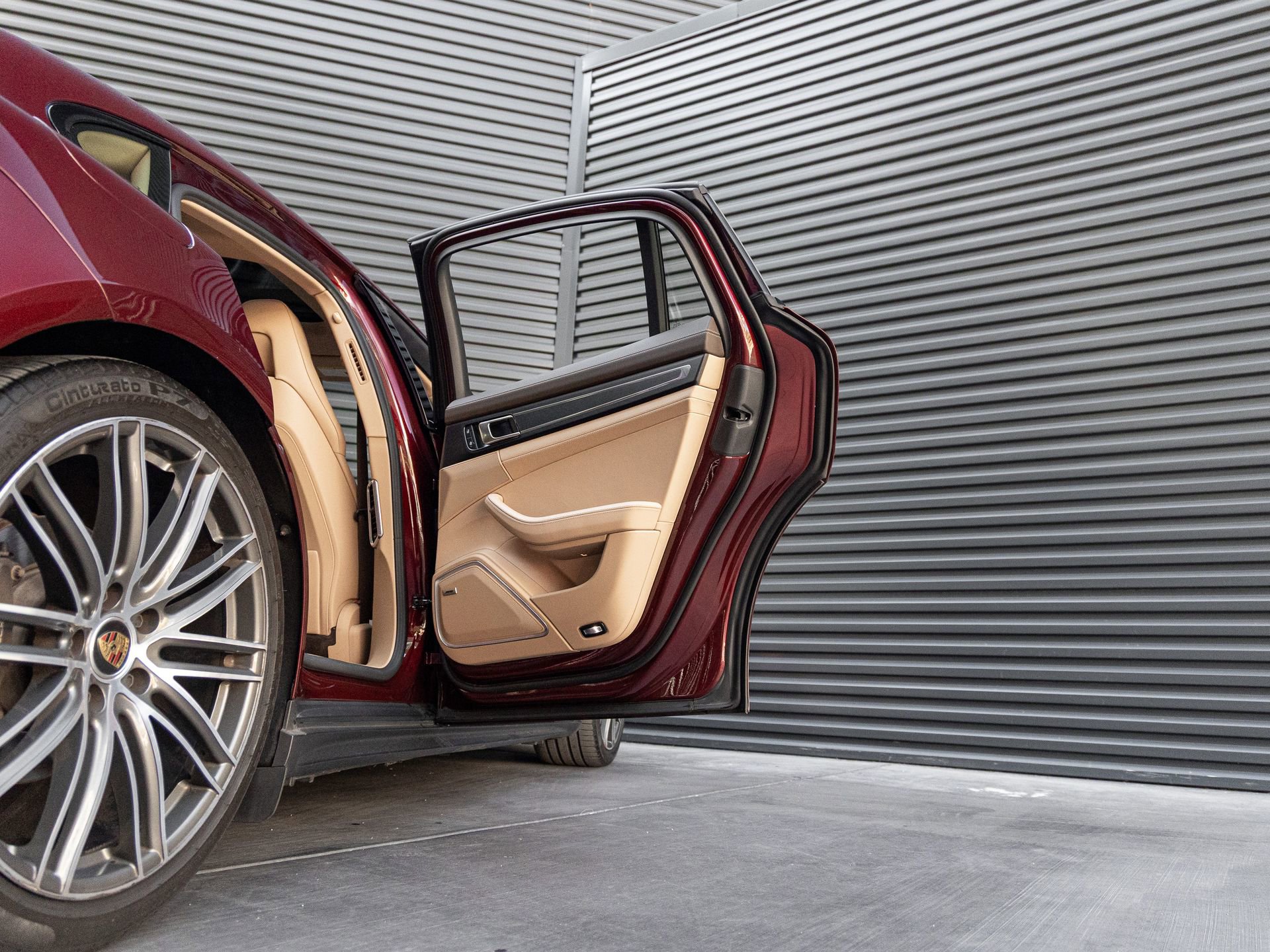 Certified 2023 Porsche Panamera Platinum Edition image 33