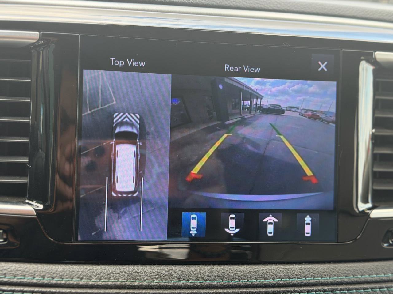 Used 2017 Chrysler Pacifica Platinum FWD image 30