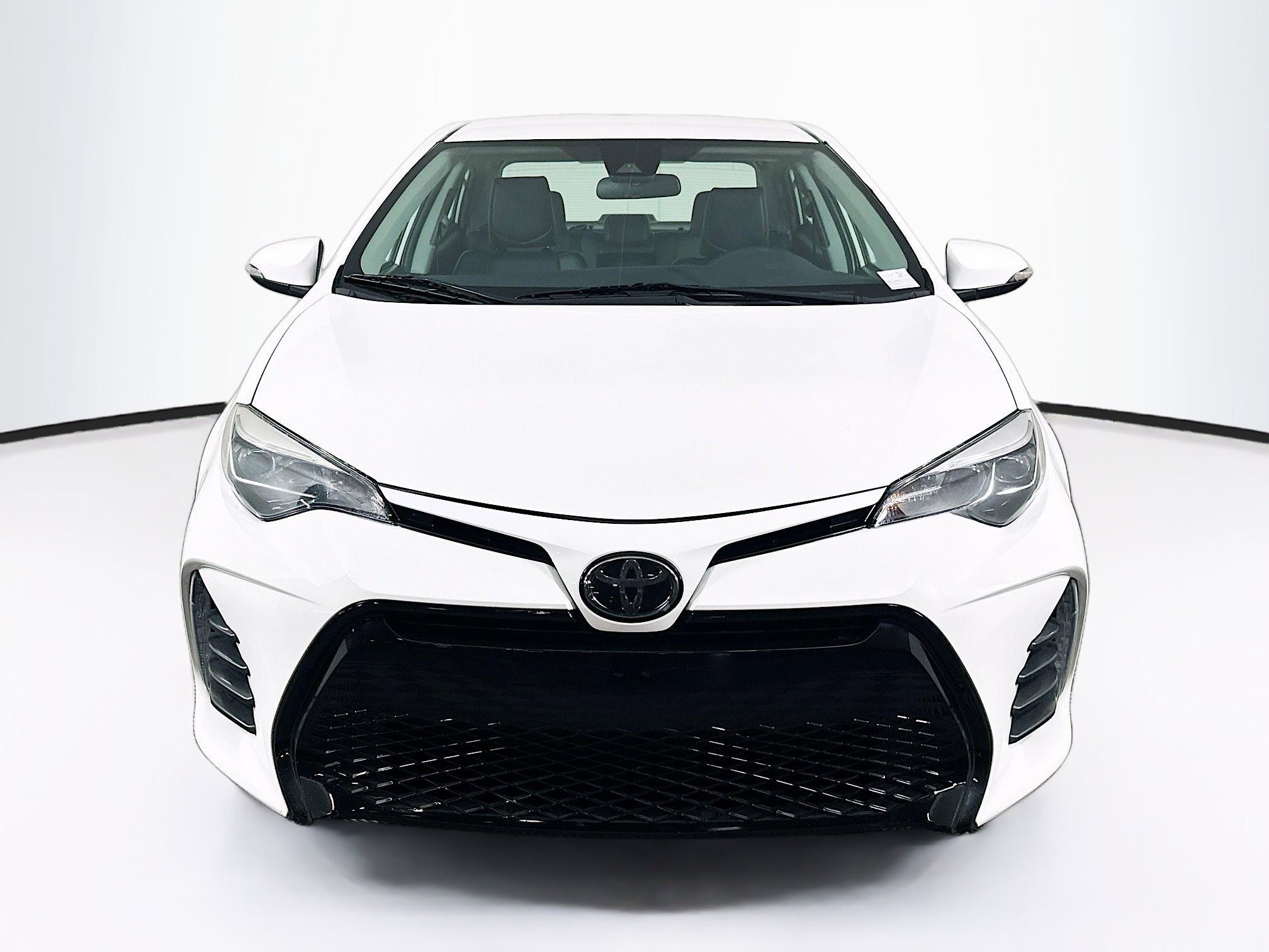 Used 2019 Toyota Corolla SE FWD image 2