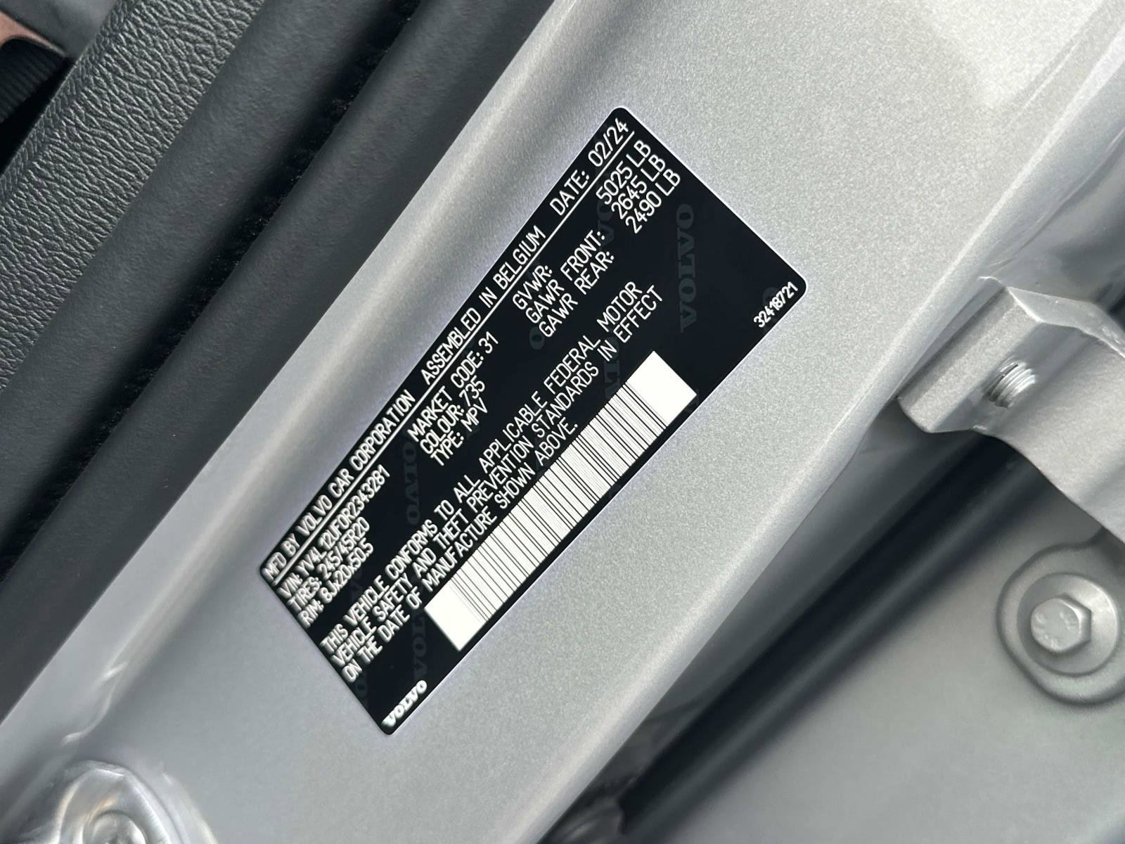 Certified 2024 Volvo XC40 B5 Ultimate w/ Climate Package image 29