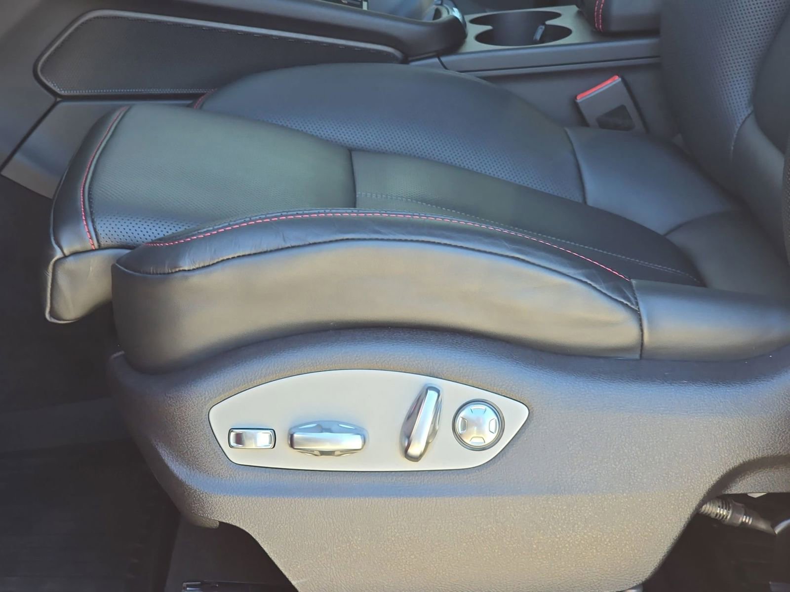 Certified 2026 Porsche Macan GTS image 22