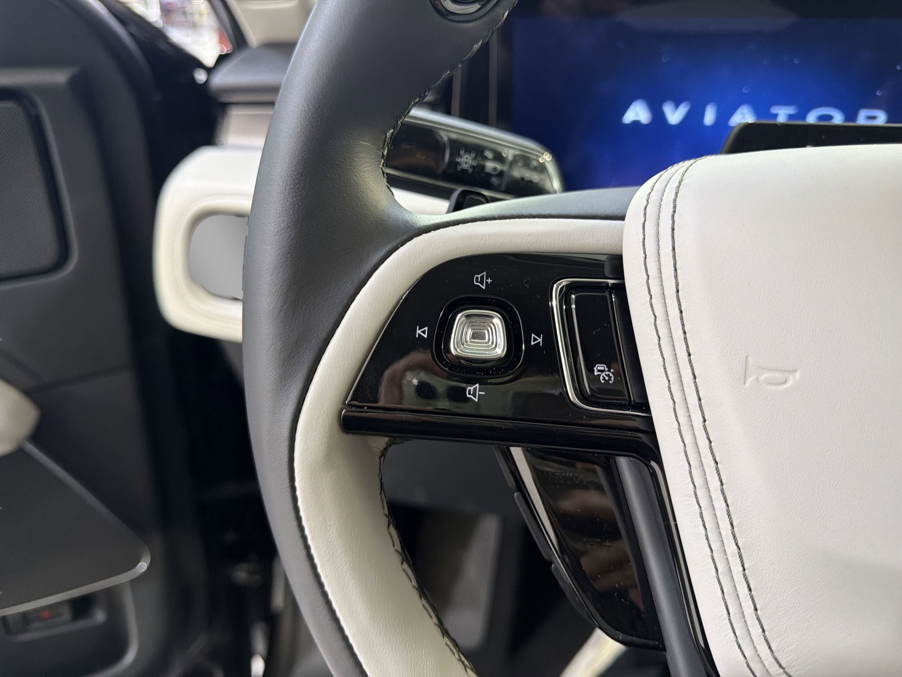 New 2026 Lincoln Aviator 2WD image 14