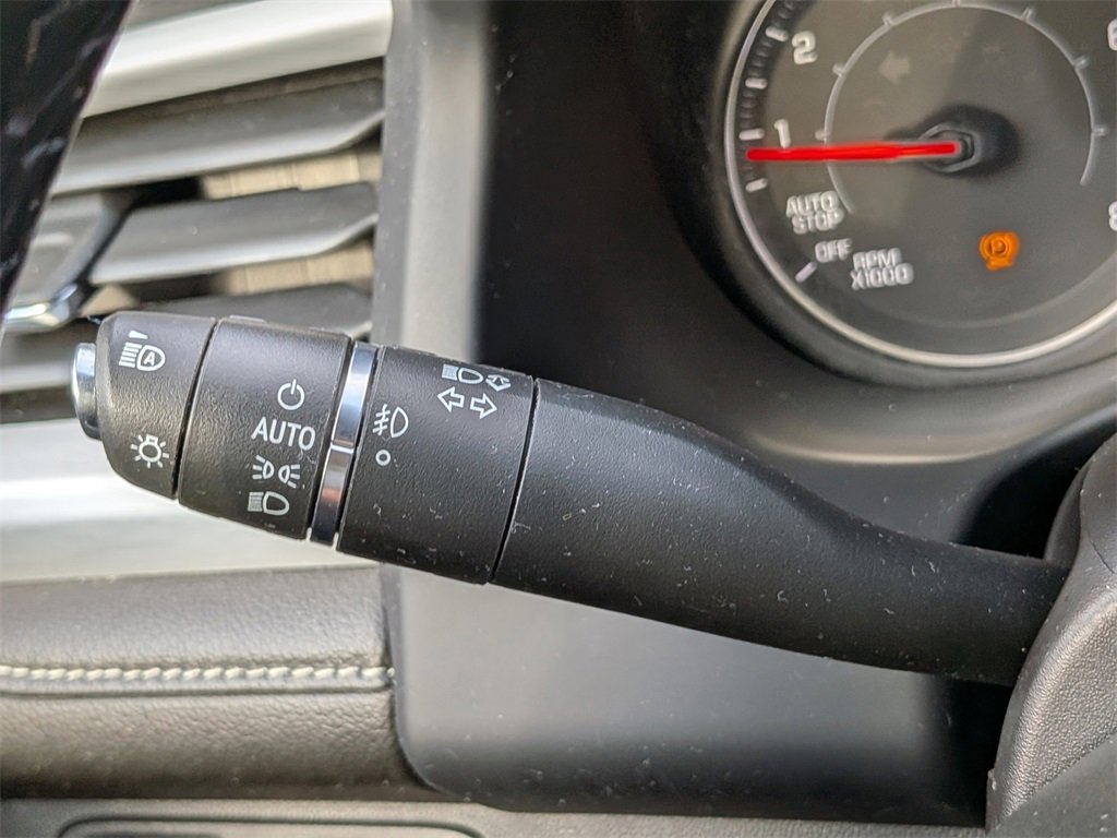 Used 2023 GMC Acadia SLT image 28