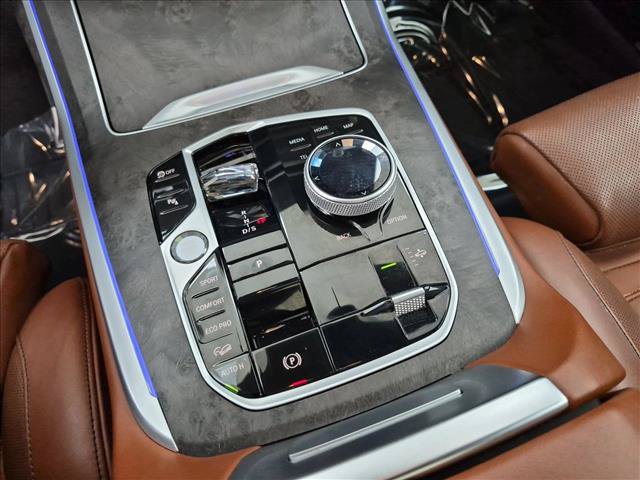 Used 2025 BMW X7 M60i AWD/4WD image 12