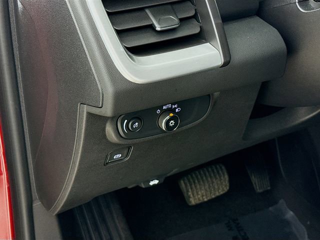 Used 2024 GMC Terrain SLE w/ Driver Convenience Package image 10