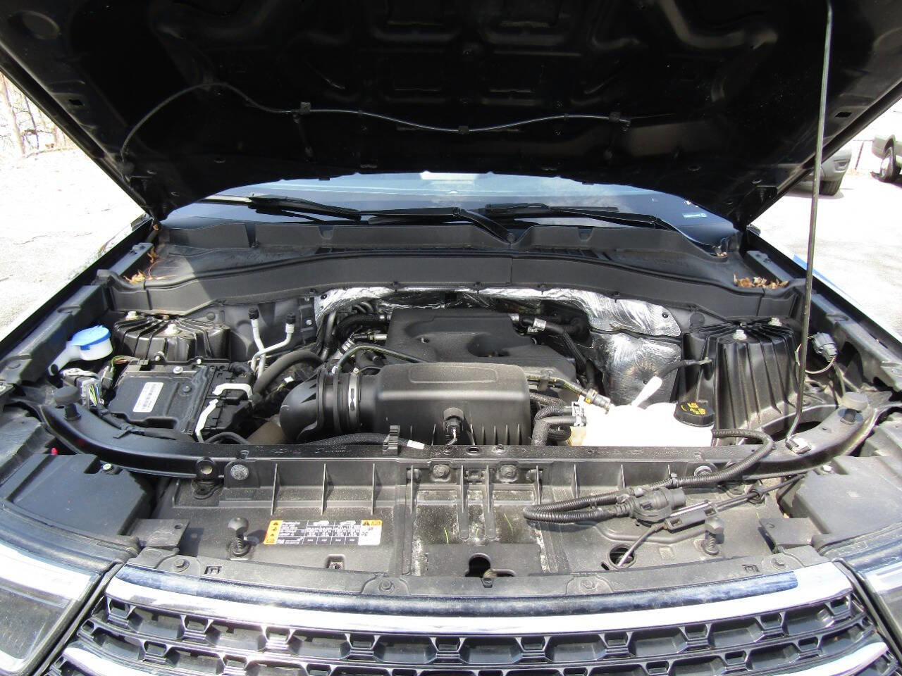 Used 2020 Ford Explorer XLT w/ Equipment Group 202A AWD/4WD image 33