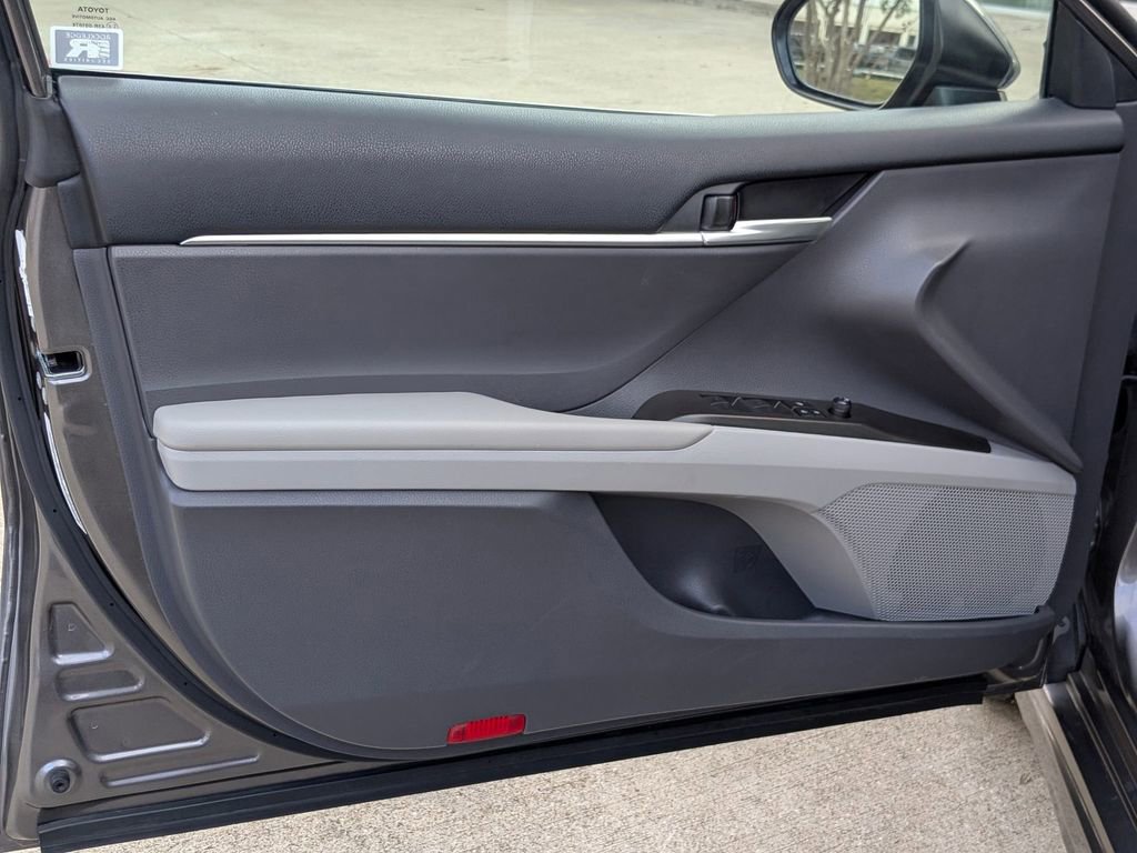 Used 2024 Toyota Camry SE image 13