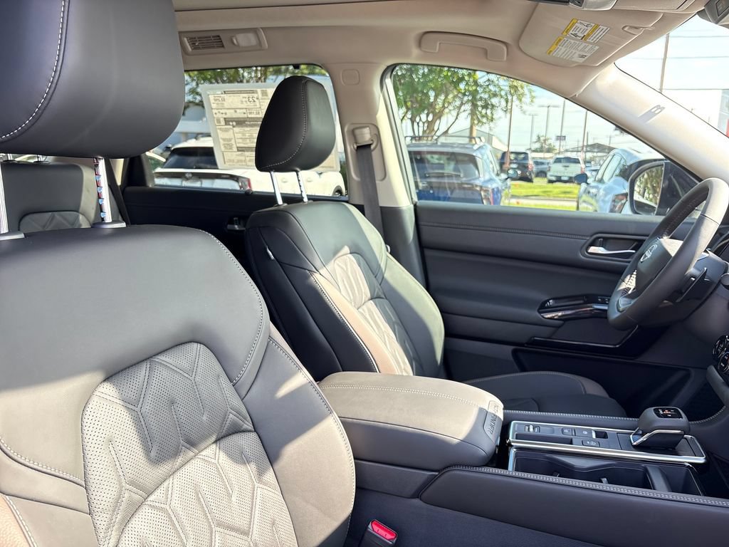 New 2026 Nissan Pathfinder Platinum FWD image 28