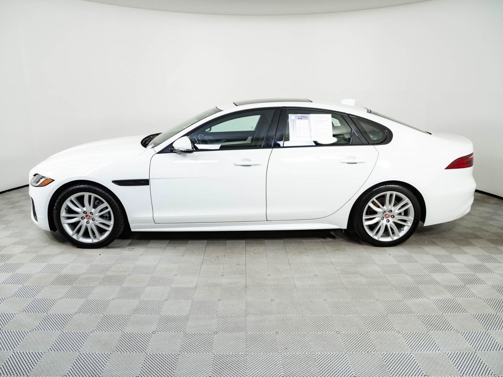 Used 2022 Jaguar XF R-Dynamic SE AWD/4WD image 2