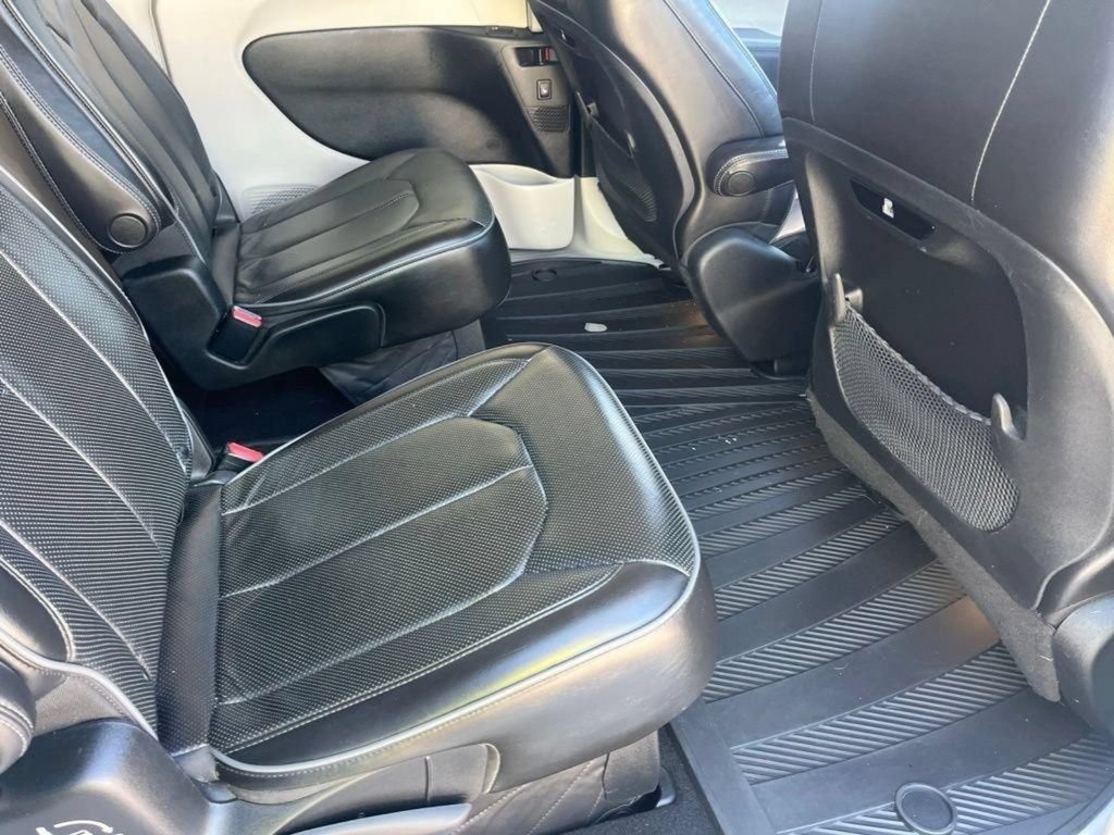 Used 2019 Chrysler Pacifica Limited FWD image 29