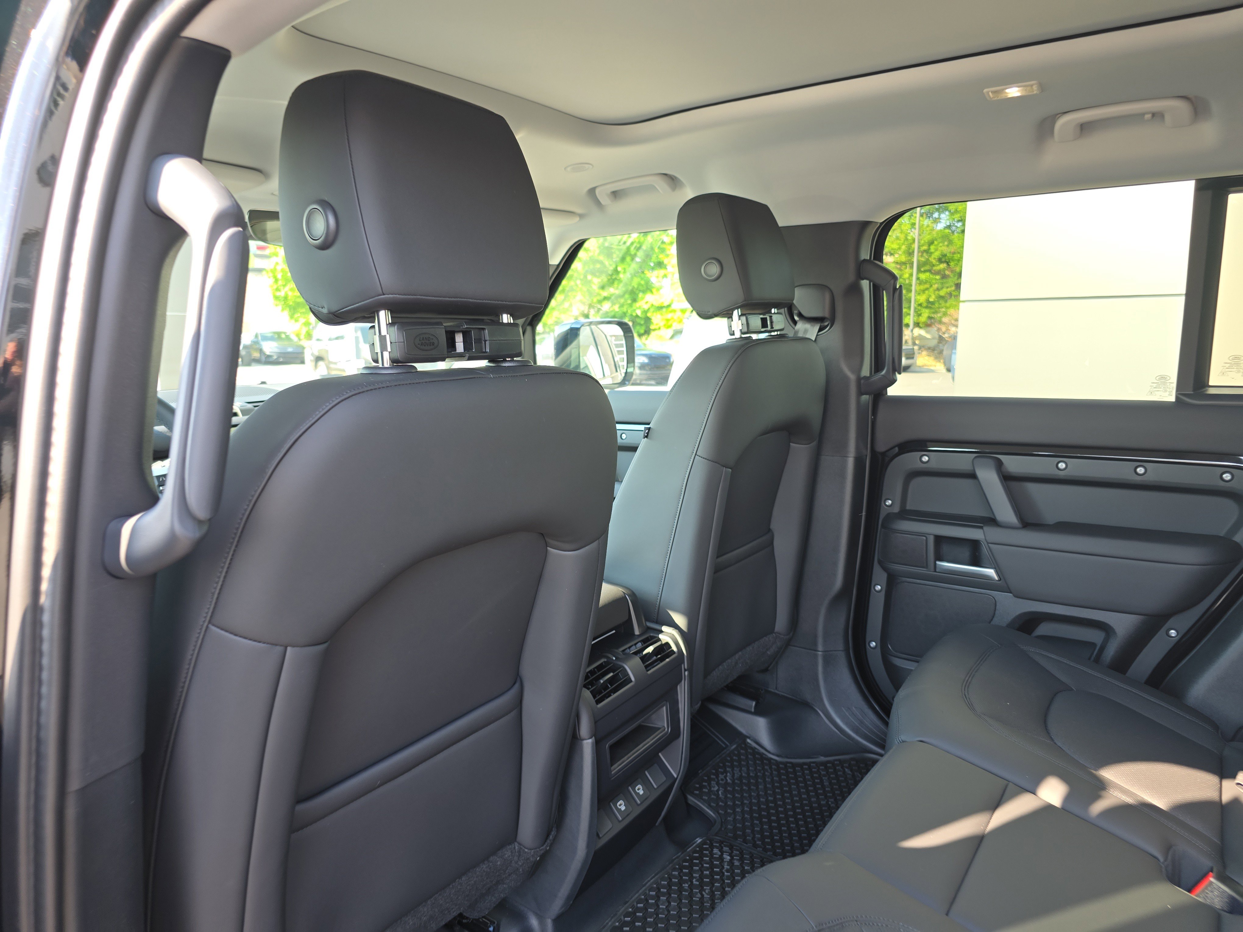 Certified 2025 Land Rover Defender 110 S AWD/4WD image 15