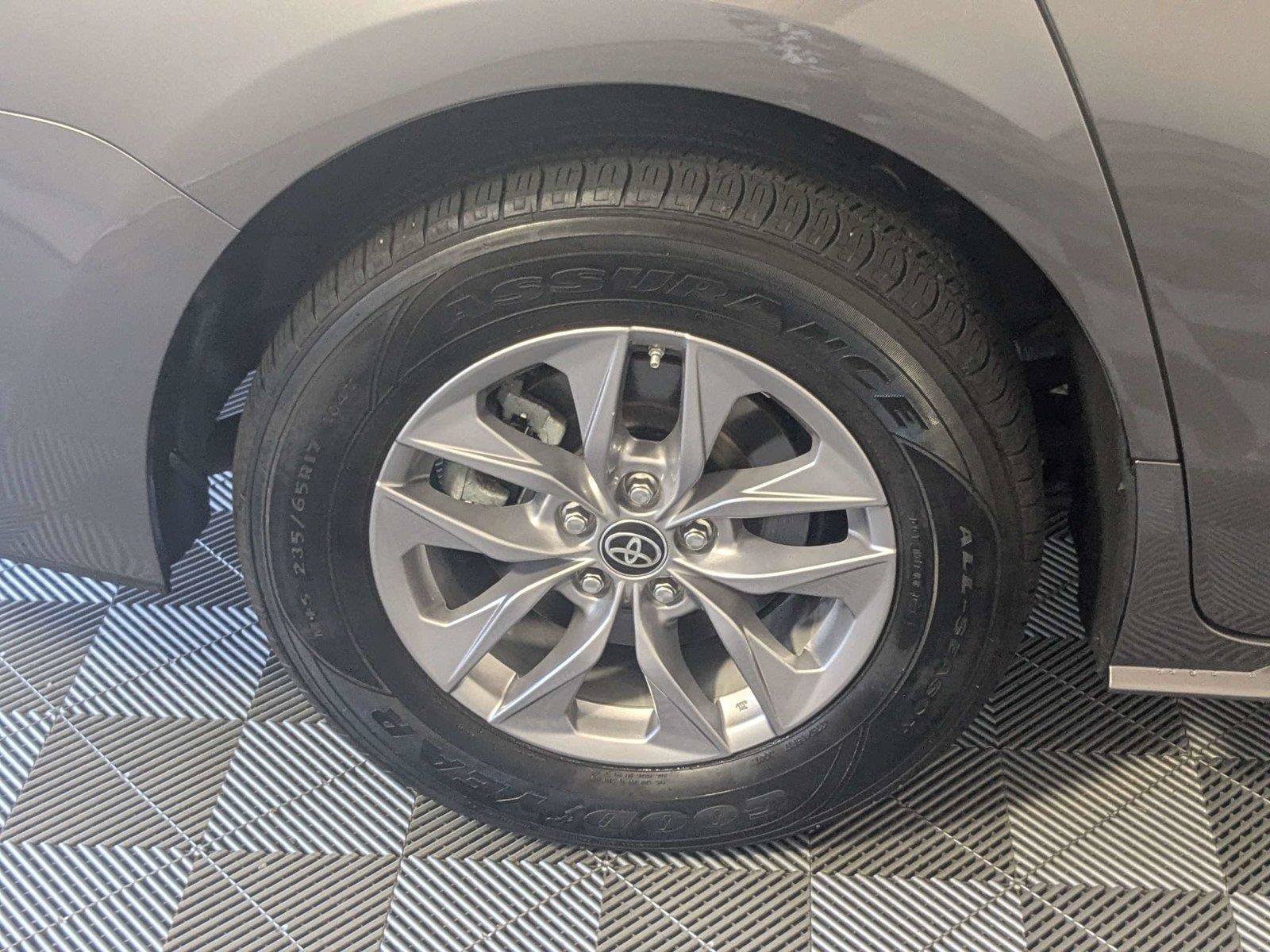 Certified 2024 Toyota Sienna XLE FWD image 11