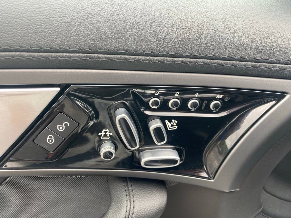 Used 2016 Jaguar F-TYPE Convertible image 10