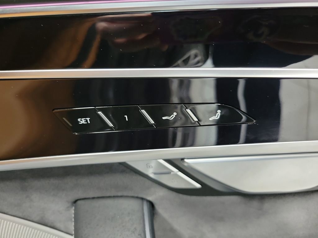 Used 2022 Audi S8 image 19
