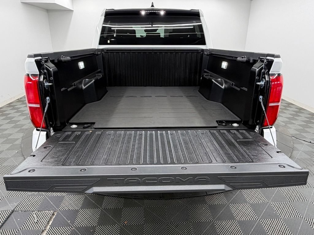 Used 2026 Toyota Tacoma SR5 AWD/4WD image 15
