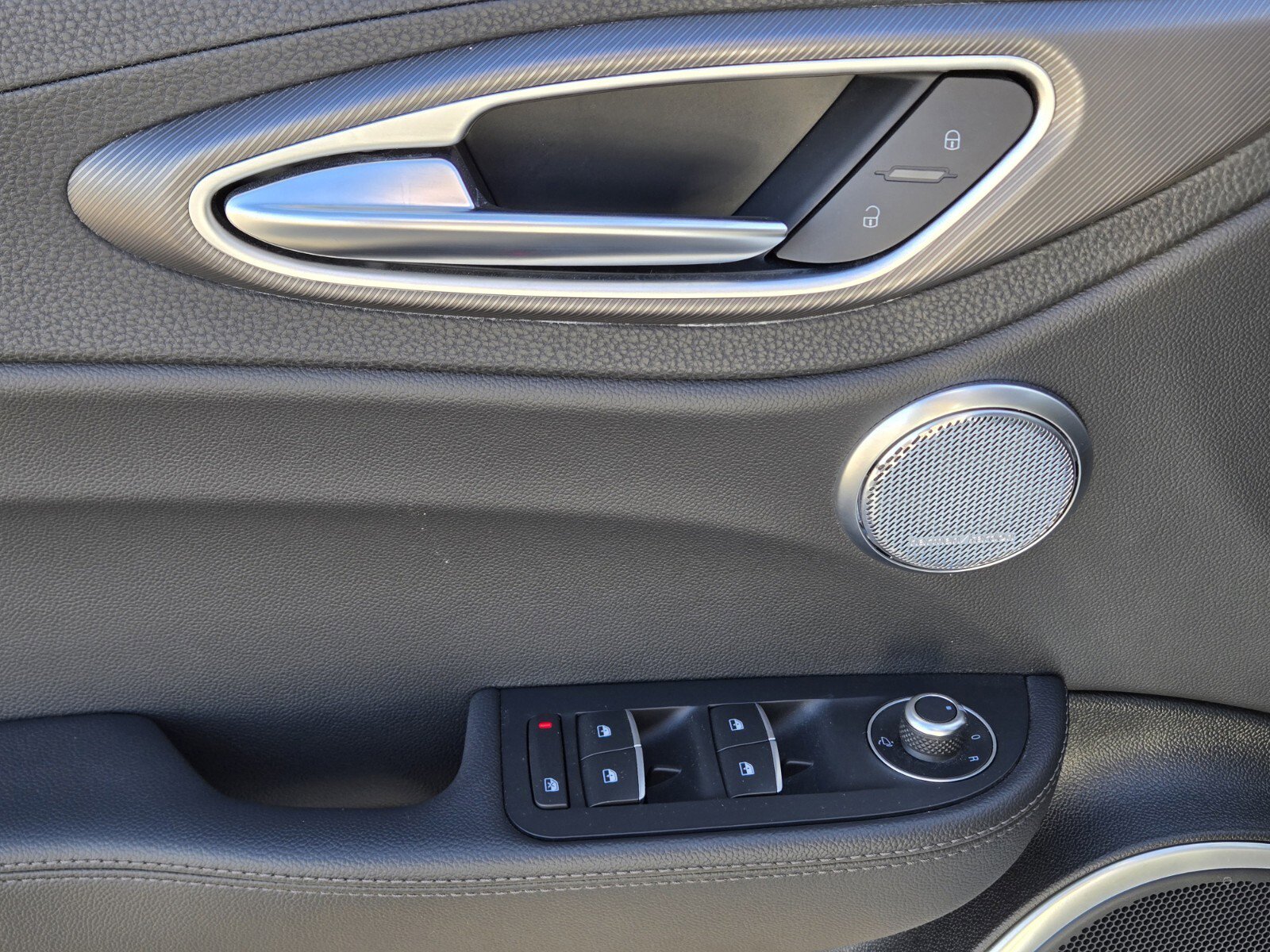 Used 2018 Alfa Romeo Giulia Ti Sport w/ Quick Order Package 22U Sport image 17