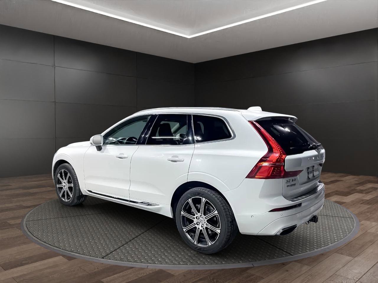 Used 2018 Volvo XC60 T6 Inscription w/ Convenience Package image 11