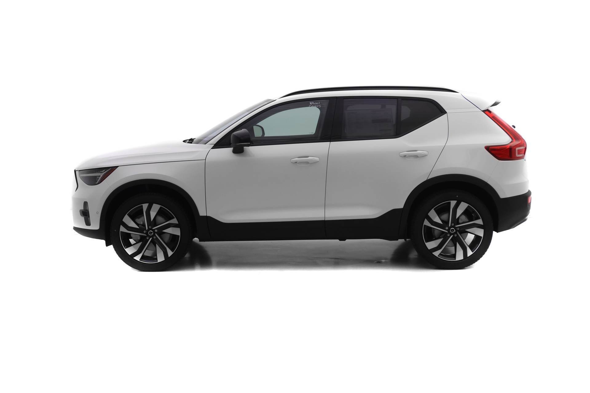 New 2025 Volvo XC40 B5 Ultra w/ Protection Package Premier AWD/4WD image 3