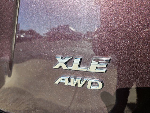 Used 2018 Toyota RAV4 XLE AWD/4WD image 31