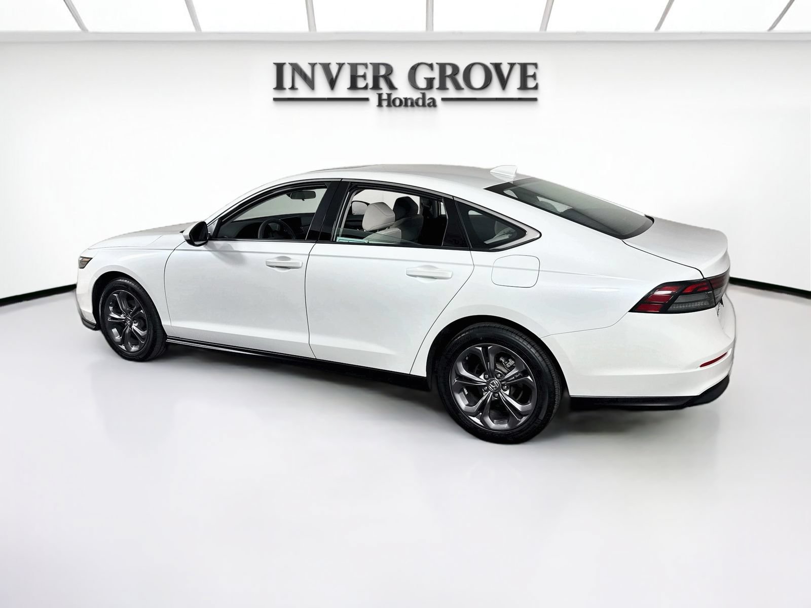 Used 2023 Honda Accord EX image 7
