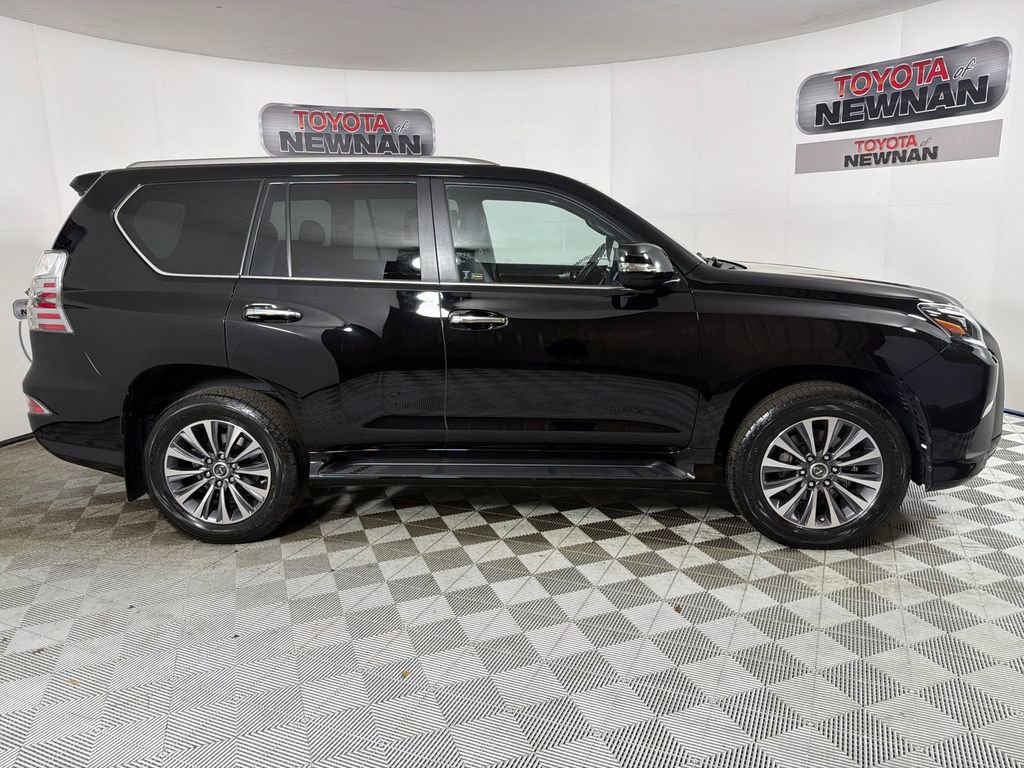Used 2022 Lexus GX 460 Luxury w/ Accessory Package image 4