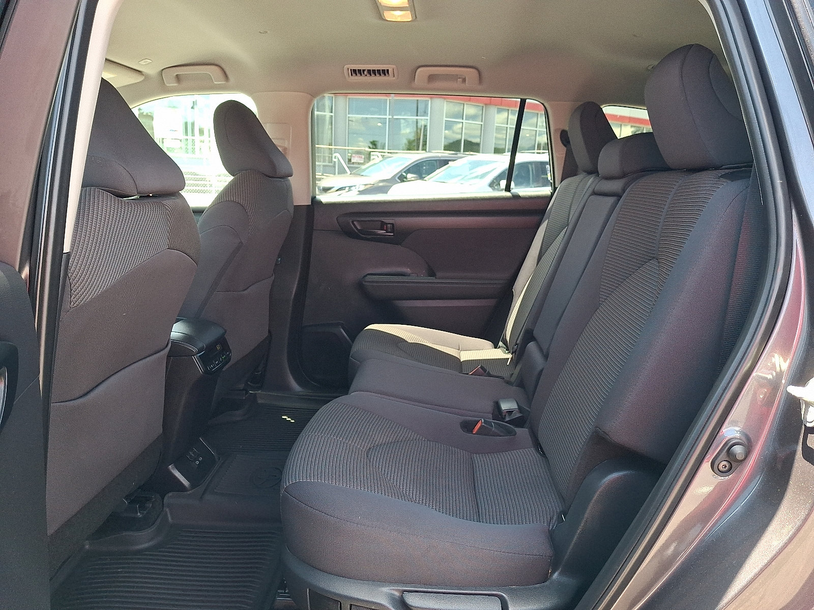 Used 2025 Toyota Highlander LE AWD/4WD image 11