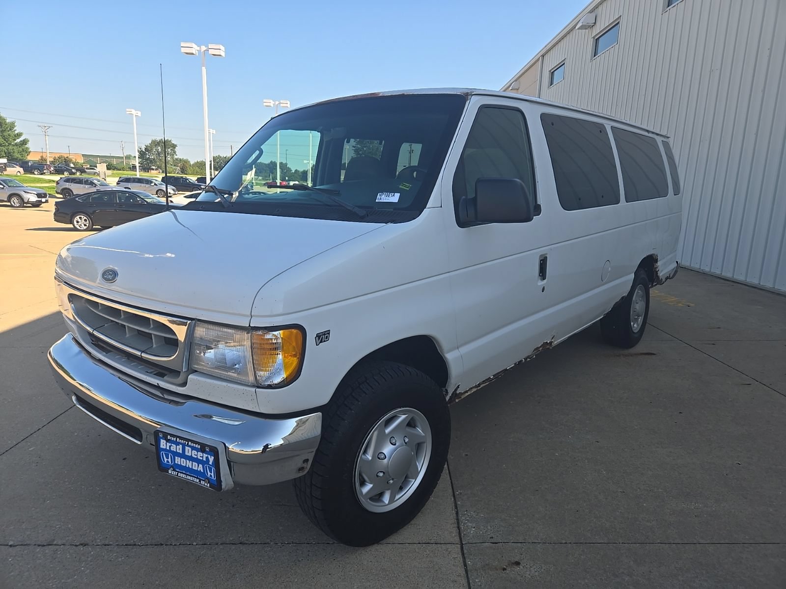 Used 2002 Ford E-350 and Econoline 350 XLT RWD image 4