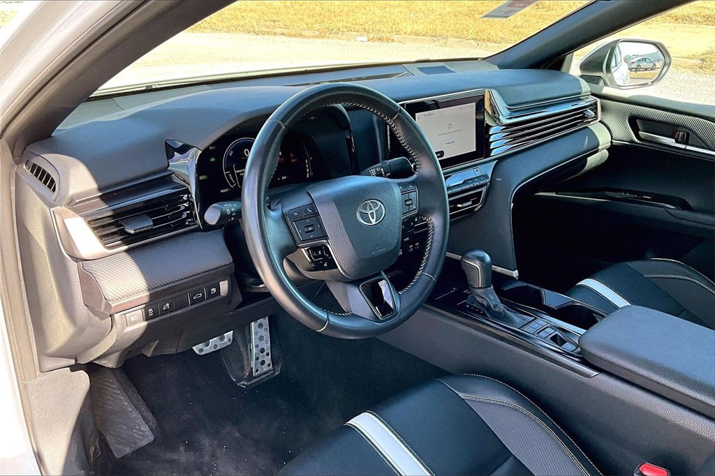 Used 2025 Toyota Camry SE image 12
