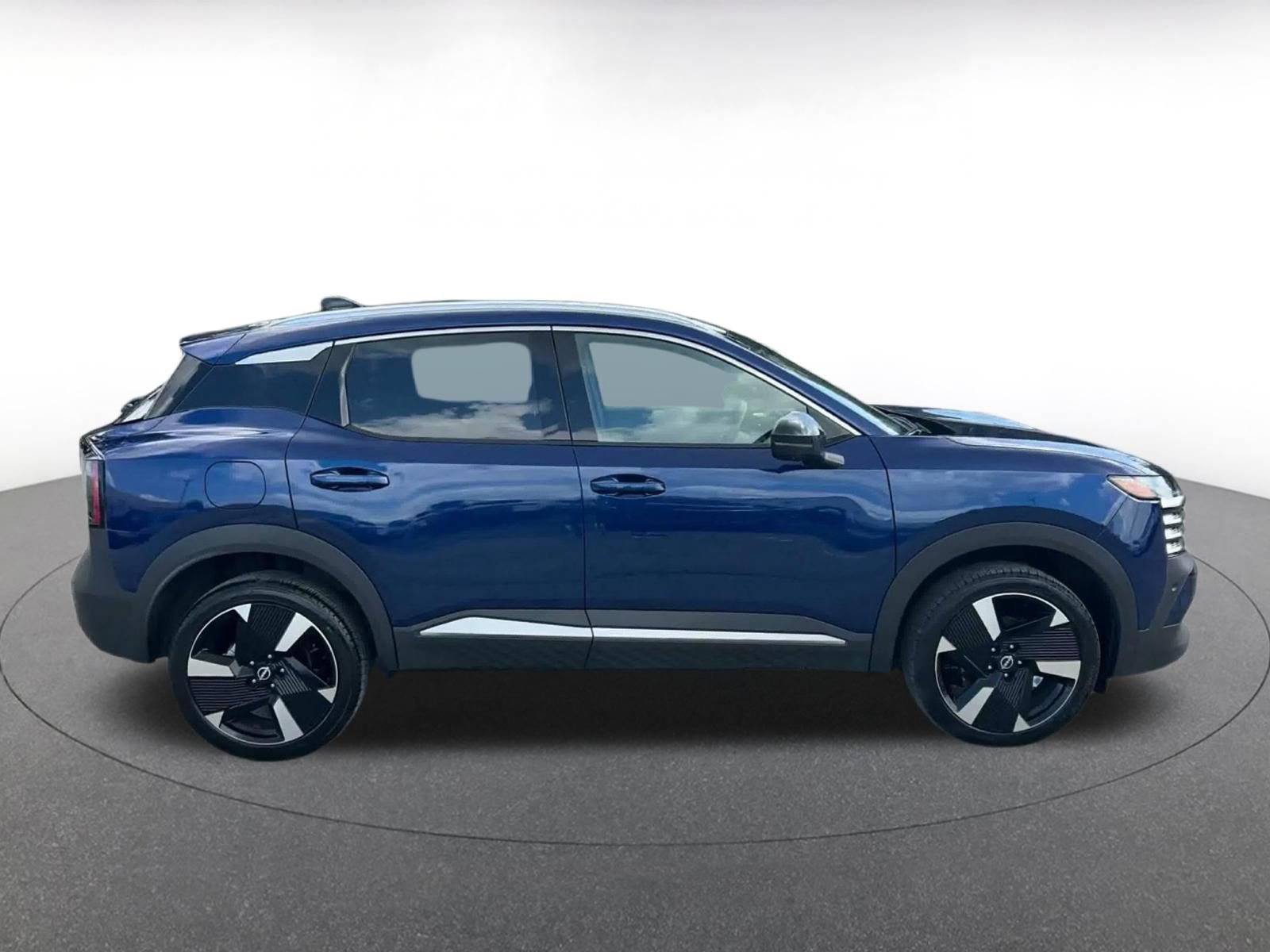 Used 2026 Nissan Kicks SR FWD image 13