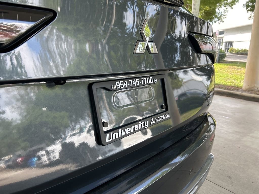 New 2025 Mitsubishi Outlander SE image 18