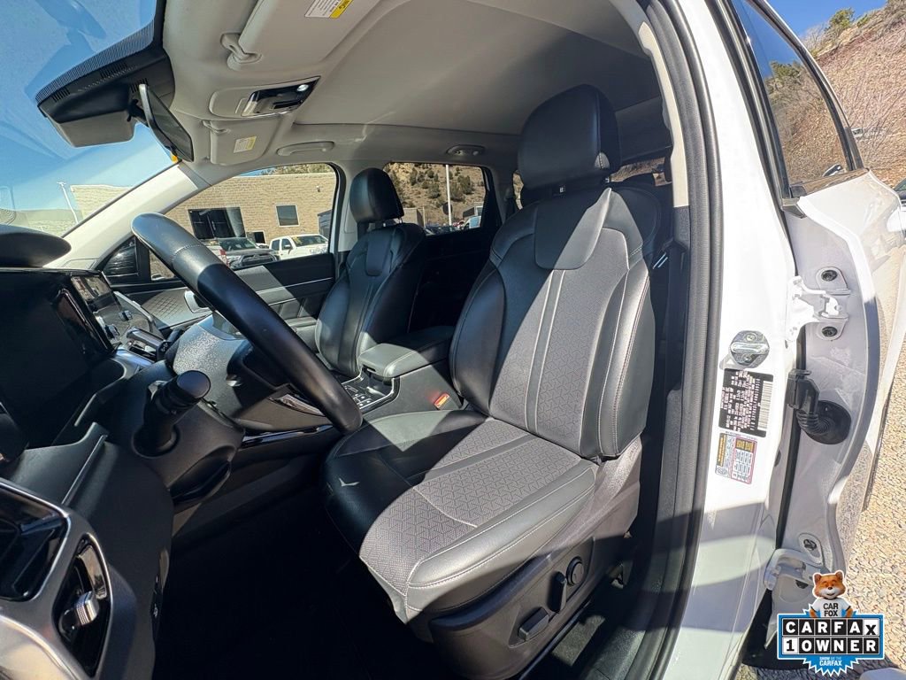 Used 2022 Kia Sorento SX image 2