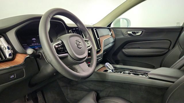 Used 2023 Volvo XC60 B5 Ultimate FWD image 12