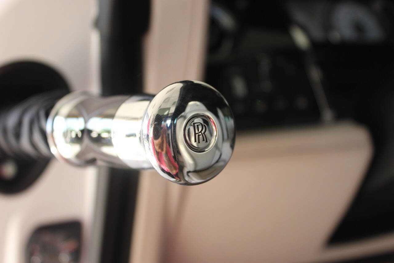 Used 2019 Rolls-Royce Dawn image 27