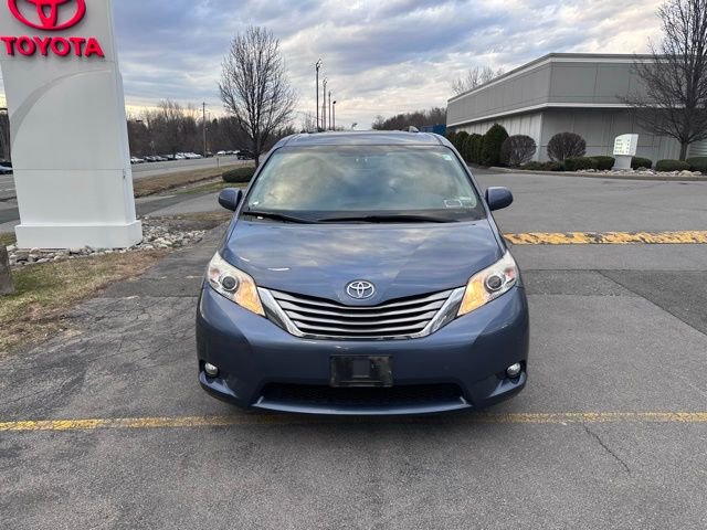 Used 2017 Toyota Sienna XLE Premium image 8