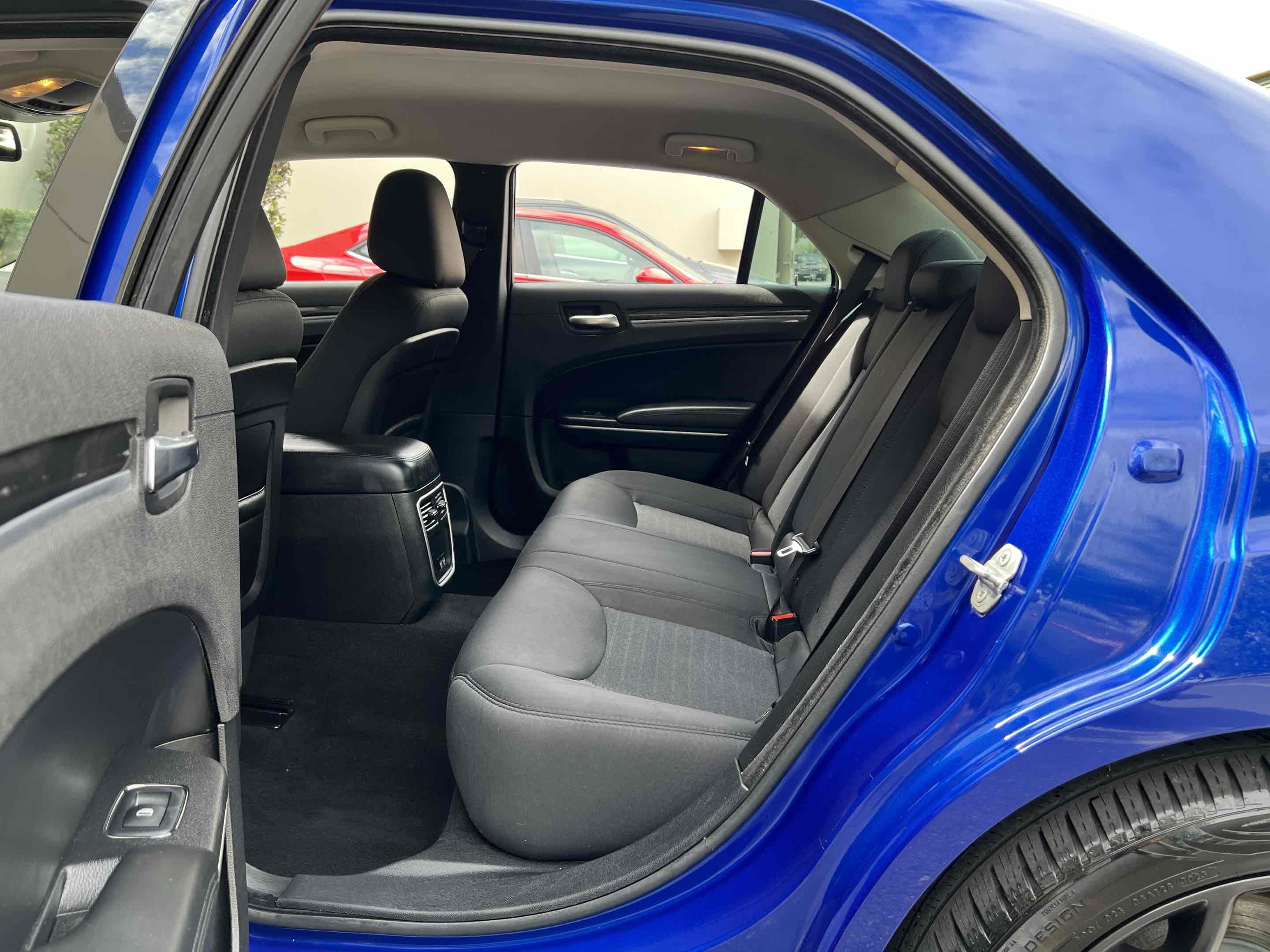 Used 2019 Chrysler 300 Touring w/ Sport Appearance Package image 33