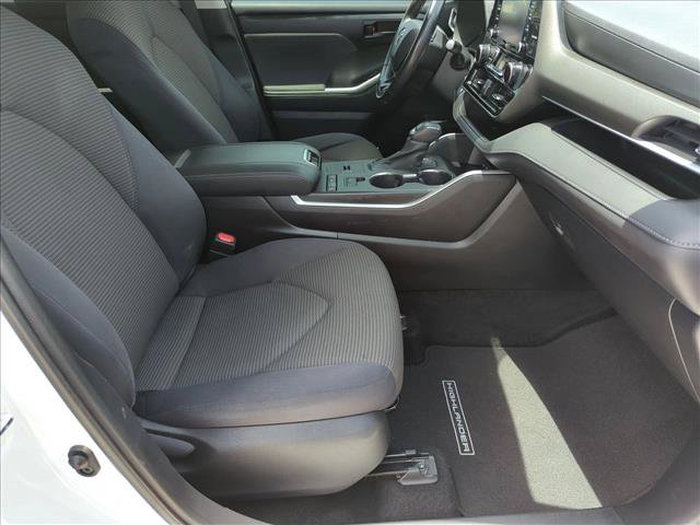 Used 2021 Toyota Highlander LE FWD image 20