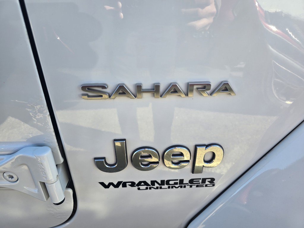 Used 2018 Jeep Wrangler Unlimited Sahara w/ Cold Weather Group image 17