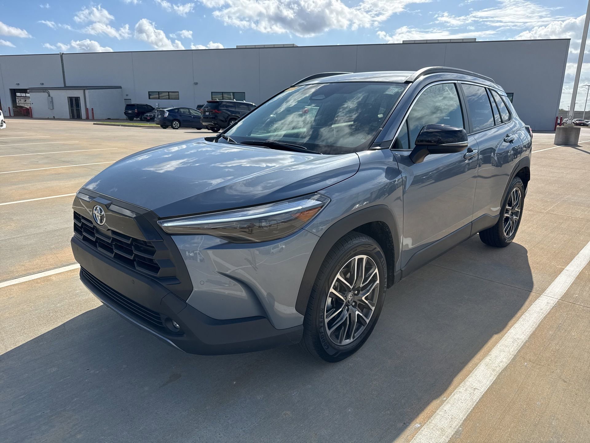 Used 2026 Toyota Corolla Cross XLE image 3