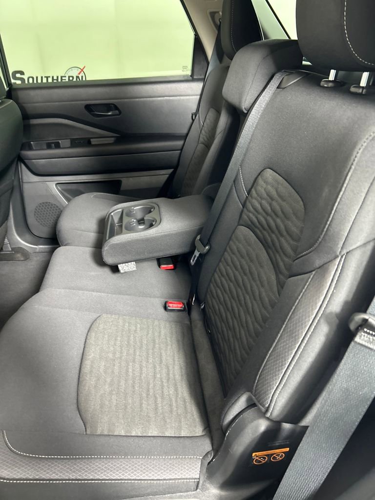 Used 2025 Nissan Pathfinder SV image 17