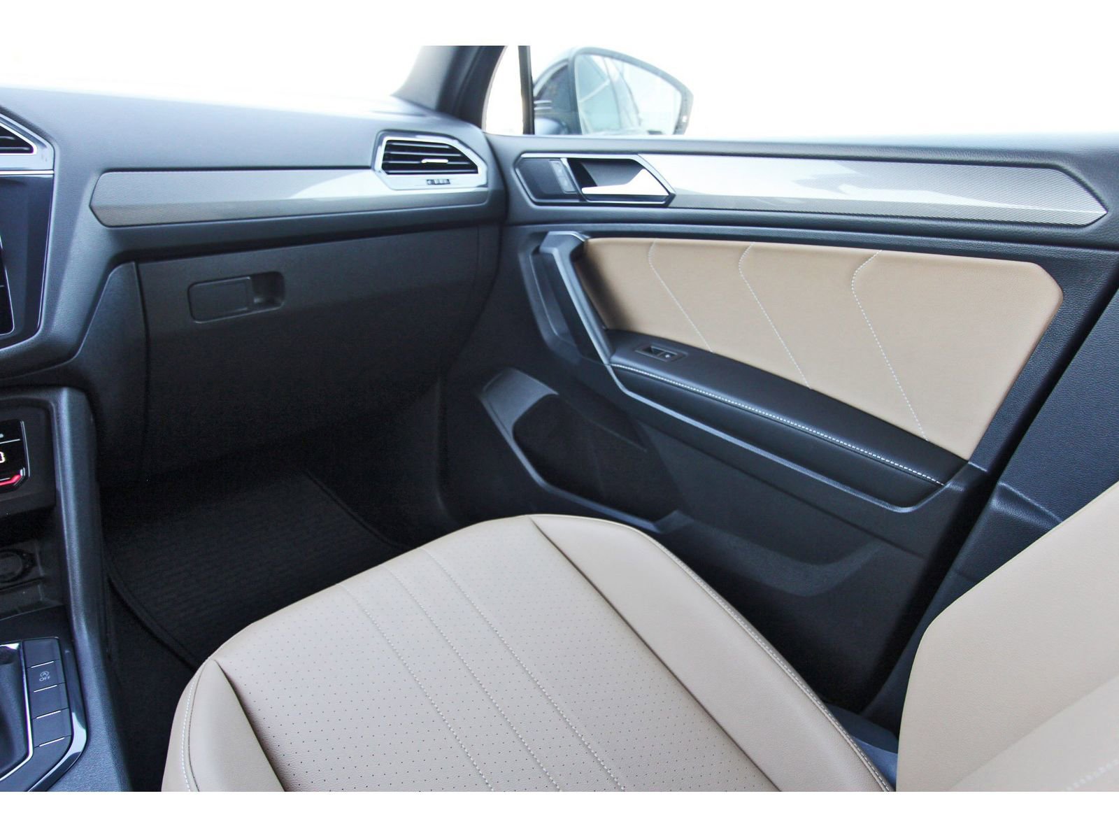 Used 2022 Volkswagen Tiguan SE FWD image 13