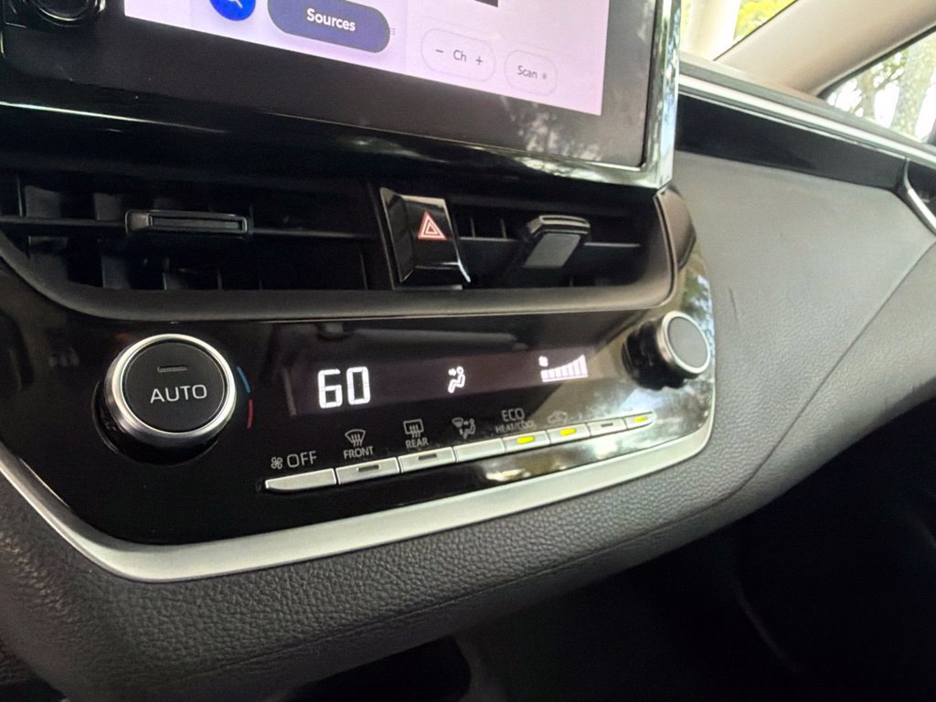 Used 2023 Toyota Corolla LE FWD image 40