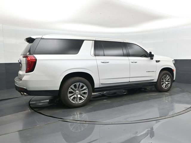 Used 2022 GMC Yukon XL Denali AWD/4WD image 3