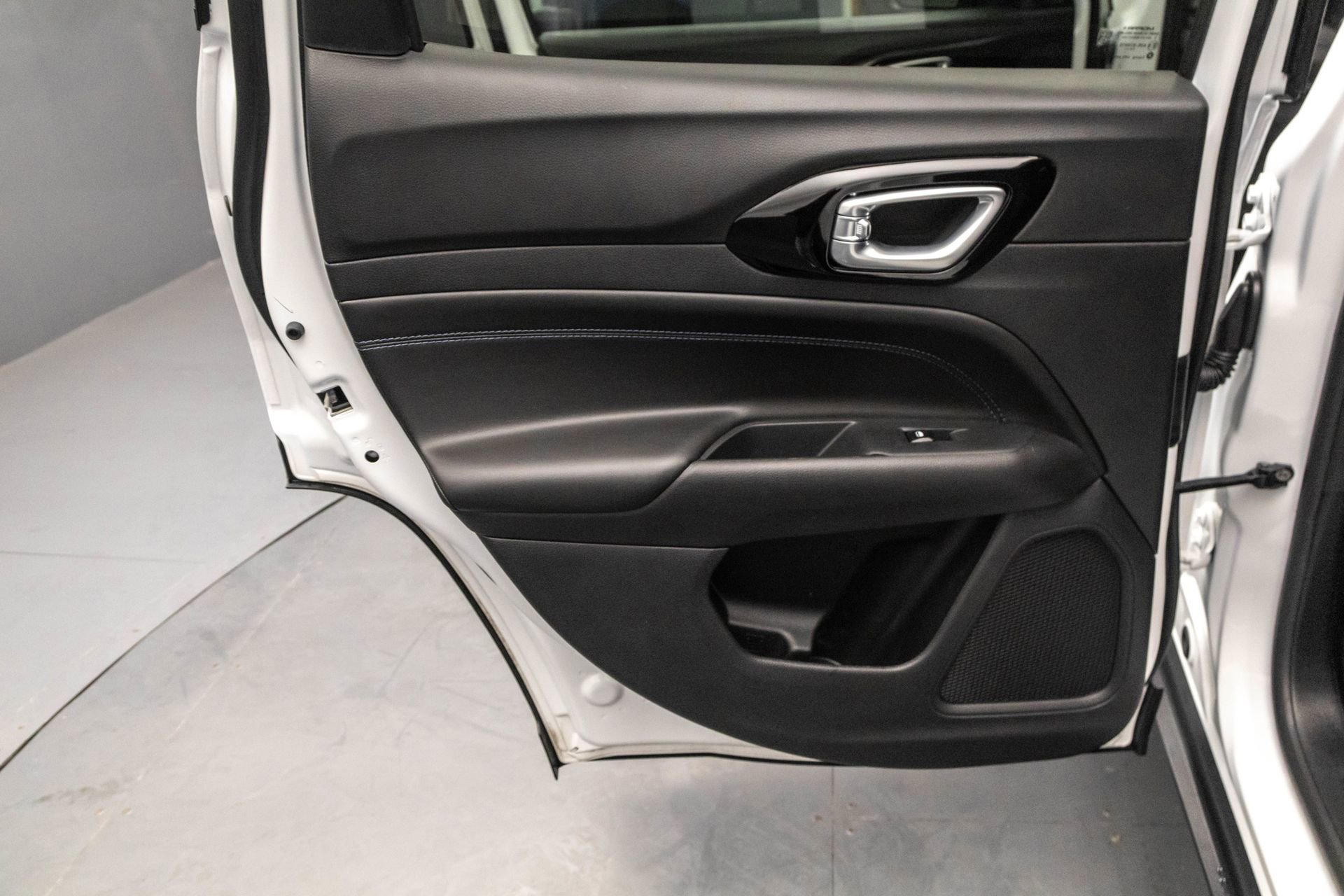 Used 2026 Jeep Compass Latitude image 31