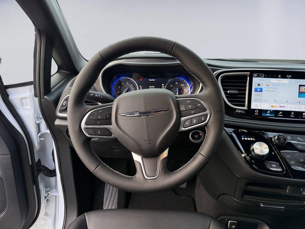 New 2026 Chrysler Pacifica Select image 13
